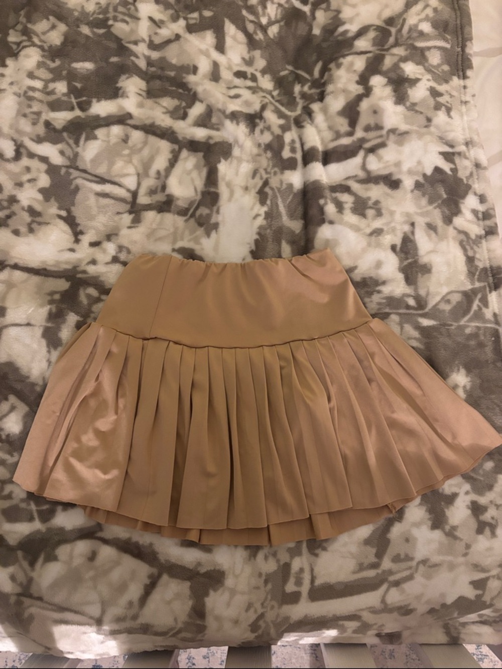 Women's Pleated Satin Mini Skirt - Tan